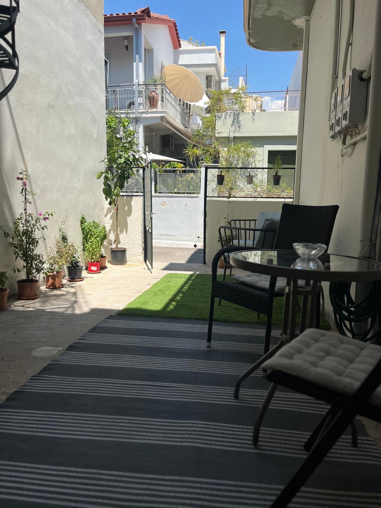 Noa - Designed Garden Studio In The City Center กาลามาตา ภายนอก รูปภาพ